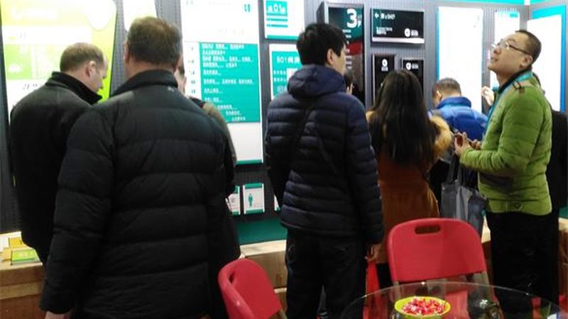 喷绘写真膜材质规格解析：揭秘展台设计的“面子”工程